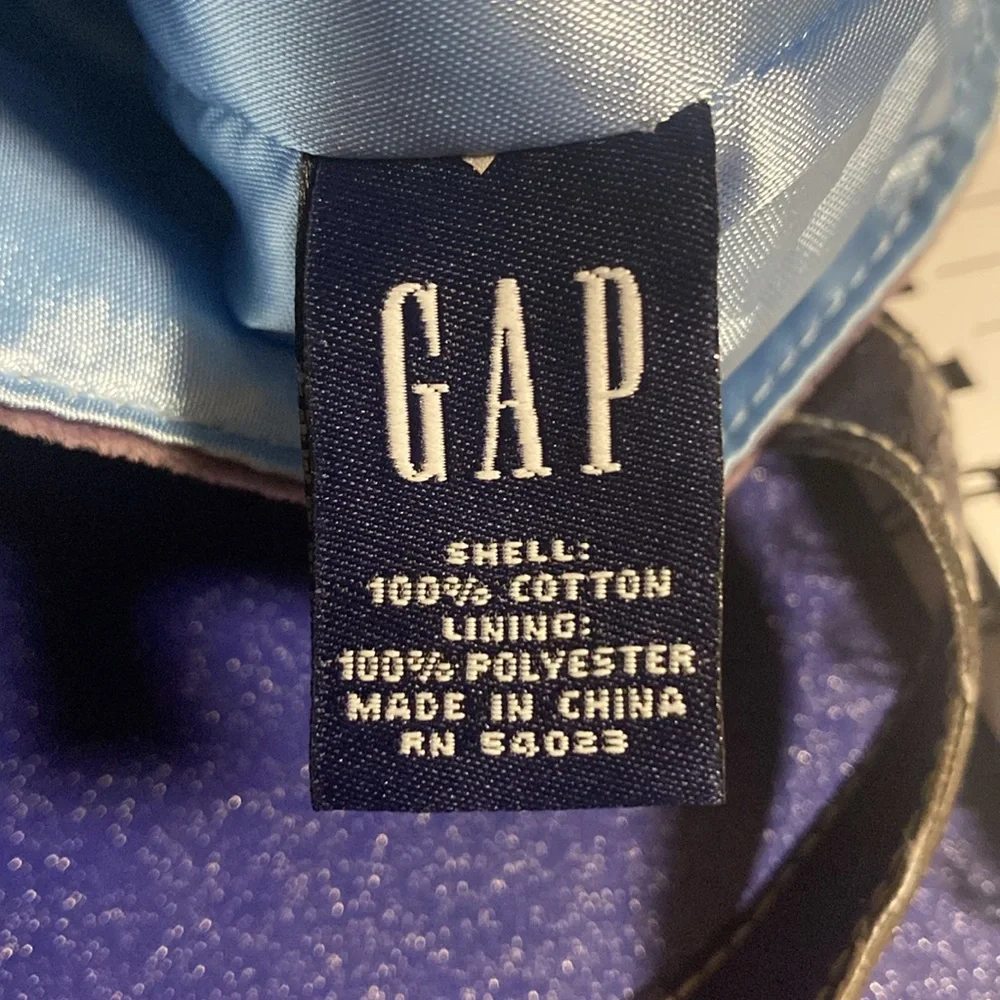 Gap velvet Kids lavender purse flaws the straps are peeling and on the side
